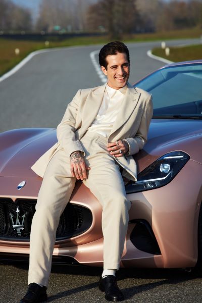 23828-MaseratiFolgorecampaignItTurnsYouOn-GranCabriowithDamianoDavid-ph.PaoloZerbini