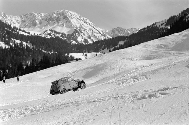 1961 2CV 4x4 climbing up a slope near Berne