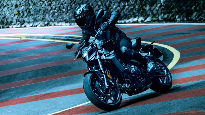 2024-Yamaha-MT09AS-EU-Tech_Black-Action-002-03