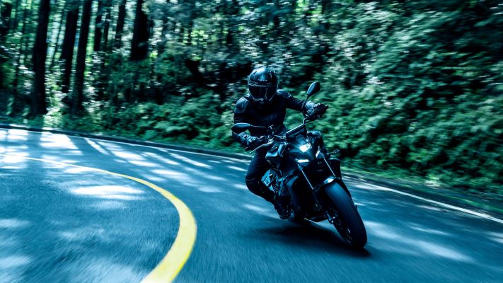 2024-Yamaha-MT09AS-EU-Tech_Black-Action-007-03