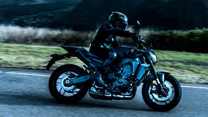 2024-Yamaha-MT09AS-EU-Tech_Black-Action-010-03