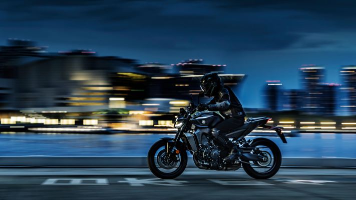 2024-Yamaha-MT09AS-EU-Tech_Black-Action-014-03