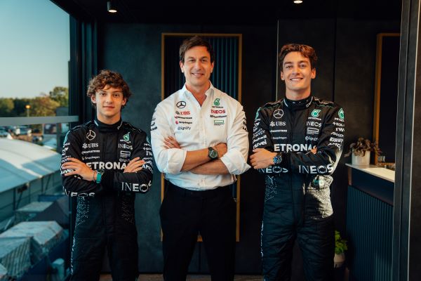 2025-mercedes-amg-petronas-f1-team-driver-line-andrea-kimi-antonelli-george-russell-toto-wolff-2