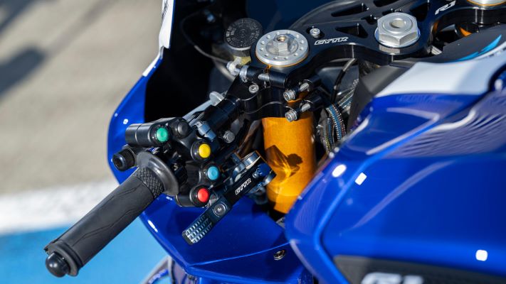 2025-Yamaha-YZF1000R1GYTR-EU-Detail-006-03