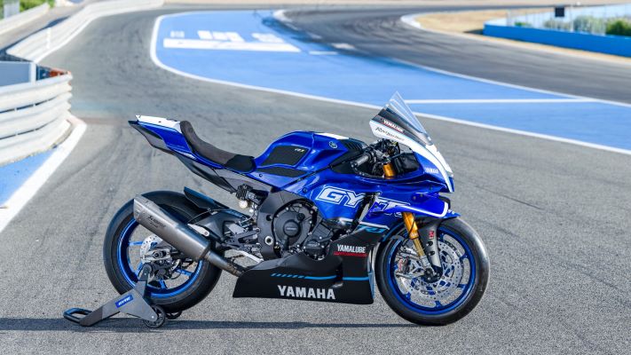 2025-Yamaha-YZF1000R1GYTR-EU-Primer_Black-Static-001-03