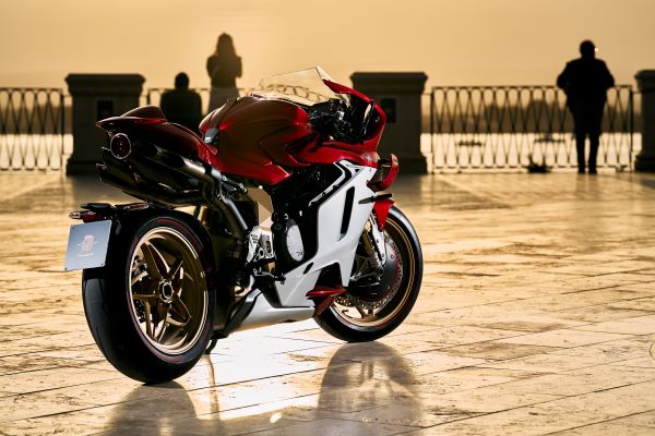 Beauty is not a Sin_MV Agusta Superveloce 1000 Serie Oro (4) 6500x4333