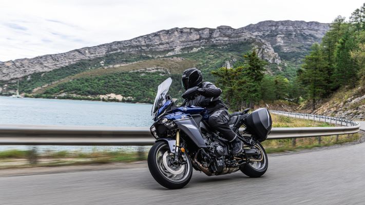 2025-Yamaha-MT09ATRDXCS-EU-Cobalt_Blue-Action-014-03