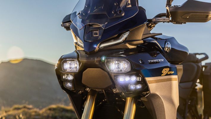 2025-Yamaha-MT09ATRDXCS-EU-Detail-001-03