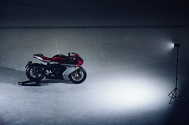 MV Agusta Superveloce S Ottantesimo_Clara Soccini (4) 600x400