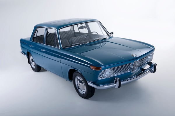 P90074552_highRes_50-years-of-bmw-new-