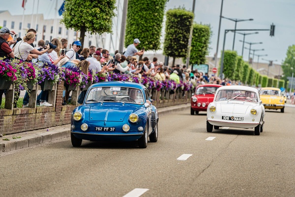 103edYq0KdpM-images-lq-034_Alpine-70ans-Paradesamedi-@vanfleterenprod010