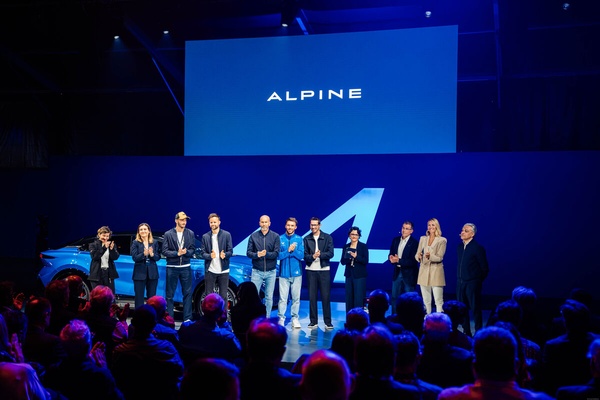 103edYq0KdpM-images-lq-Alpine A390 - Revelation at Dieppe