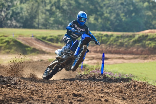2026_YAM_YZ250F_EU_DPBSE_ACT_005_03_preview_maxWidth_600_maxHeight_400_ppi_300_quality_100