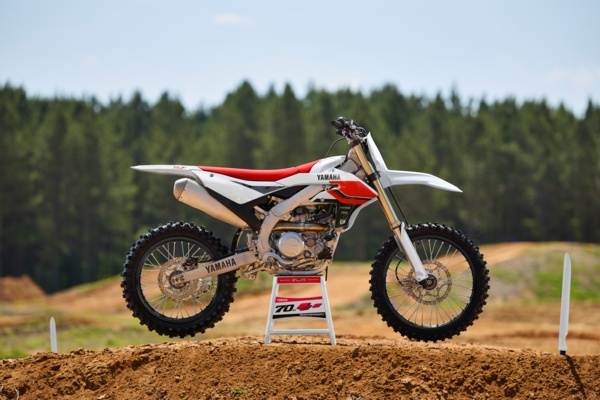 2026_YAM_YZ450FSV_EU_PWS1_DET_001_03_preview_maxWidth_600_maxHeight_400_ppi_300_quality_100