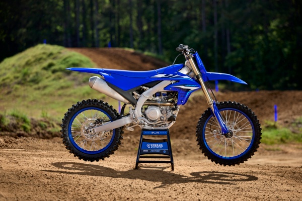 2026_YAM_YZ450F_EU_DPBSE_STA_002_03_preview_maxWidth_600_maxHeight_400_ppi_300_quality_100