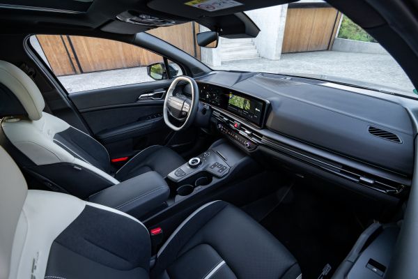 kia-new-sportage-gtline-my26-lunar-silver-interior-print-3600x2400-004
