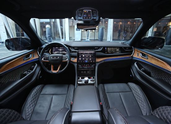 JeepGrandCherokee4xe-Interior (2)