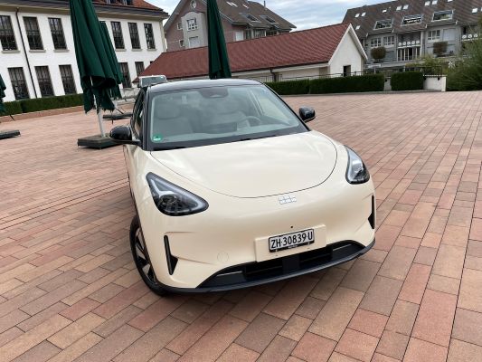 Geely E2.