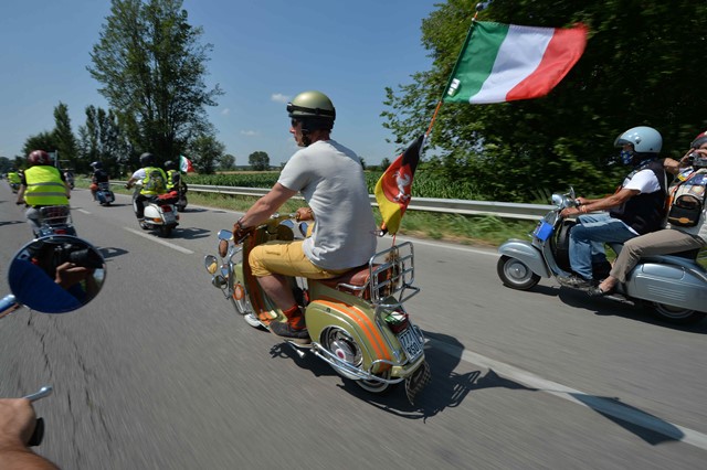 Vespa World Days a Belfast