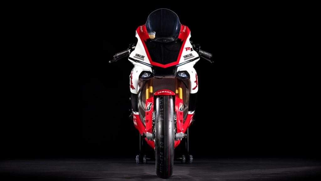Erobere die Rennstrecke mit der YZF-R1 GYTR «20th Anniversary»