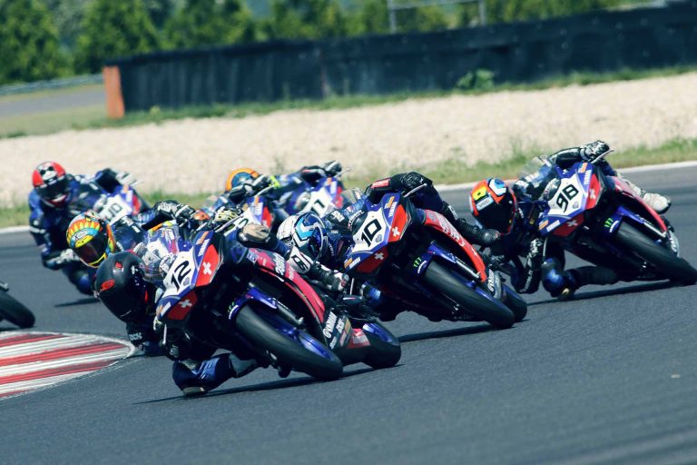 190630_Yamaha_R3_bLUcRU_SlovakiaRing_Sunday_Race2_PedroCorentin