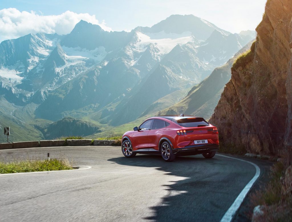 Mustang Mach-E – ricarica in 10 minuti per 119 Km