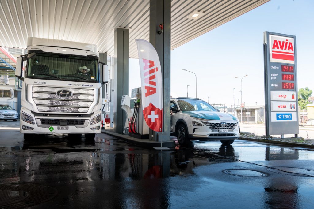 Die ersten Hyundai Elektro-Lkw XCIENT Fuel Cell für die Schweiz unterwegs