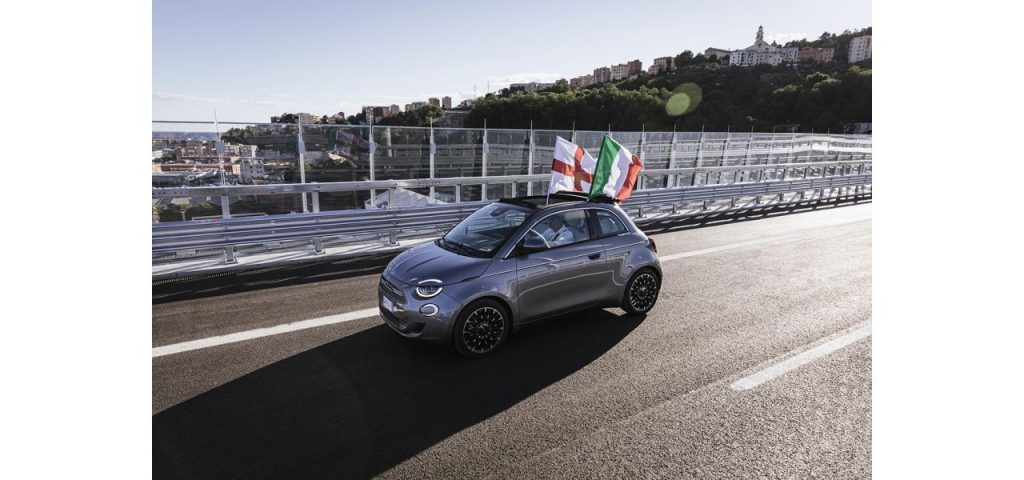 Nuova 500 sul nuovo ponte Genova San Giorgio