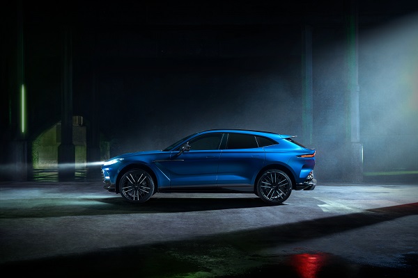Aston_Martin_DBX707