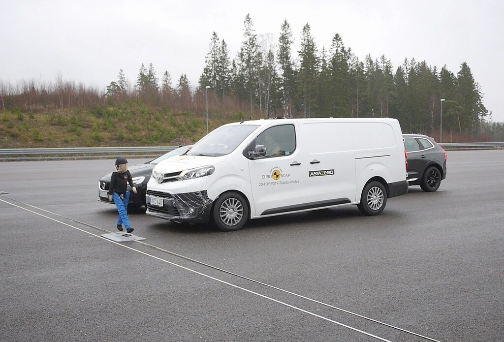 Toyota Proace im Euro-NCAP-Test. Foto_ampnet_EuroNCAP