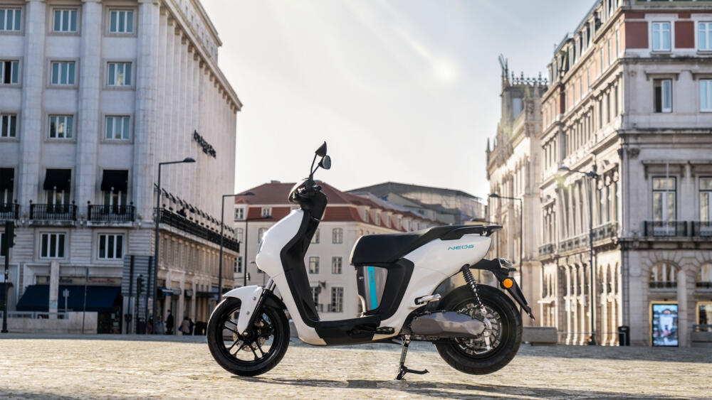 New 2022 Yamaha NEO’s electric scooter