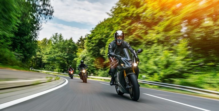 Für viele Menschen eines der schönsten Hobbys: Motorrad fahren.