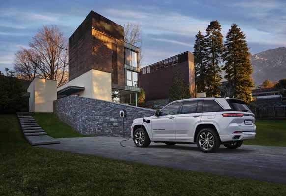 All-new Jeep® Grand Cherokee 4xe plug-in hybrid Full Range