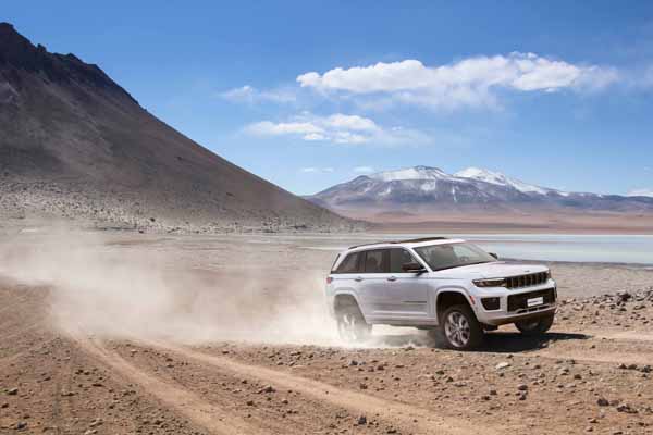 All-new Jeep® Grand Cherokee 4xe plug-in hybrid Full Range