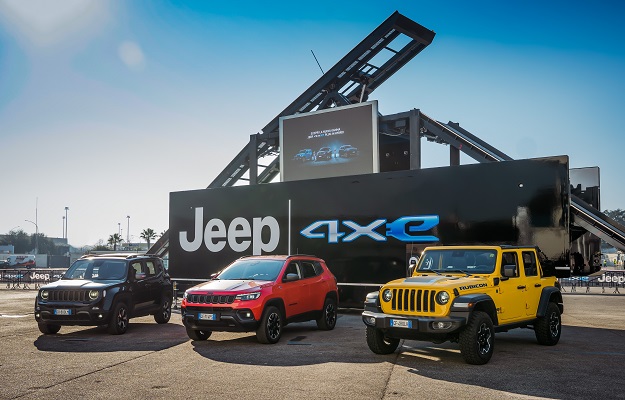 Off road sulla sabbia con Jeep agli Xmasters
