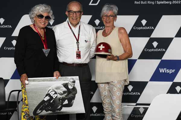 Luigi's daughter Blanca Taveri R Luigi's widow Tilde Taveri and Dorna CEO Carmelo Ezpeleta_motogp.com