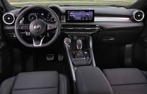 alfaromeotonalepluginhybridq4interior24-6373b3279cec9_637611c819e93