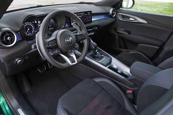 alfaromeotonalepluginhybridq4interior6-6373b28ccf64b_637611c8ba999