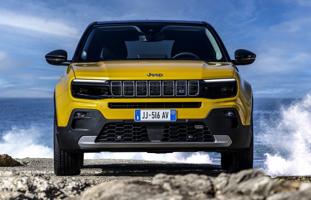 22_jeepavenger-634992086cdee_634c23ad84dd2