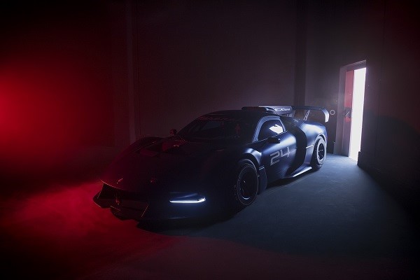 02_Maserati_MCXtrema