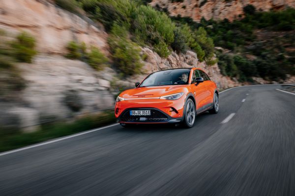 mart_Hashtag3_BRABUS_photon-orange_exterior_Mallorca 1