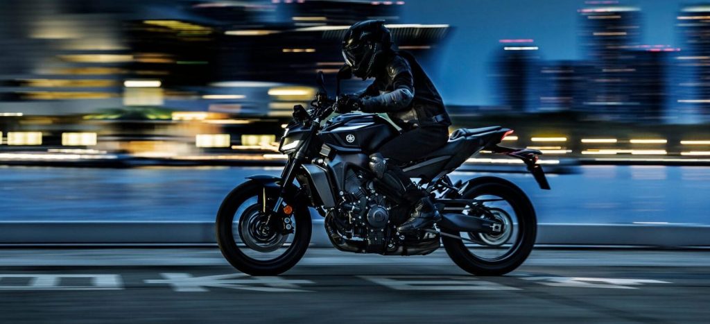 2024-Yamaha-MT09AS-EU-Tech_Black-Action-014-03