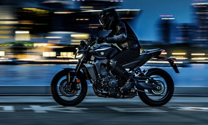 2024-Yamaha-MT09AS-EU-Tech_Black-Action-014-03