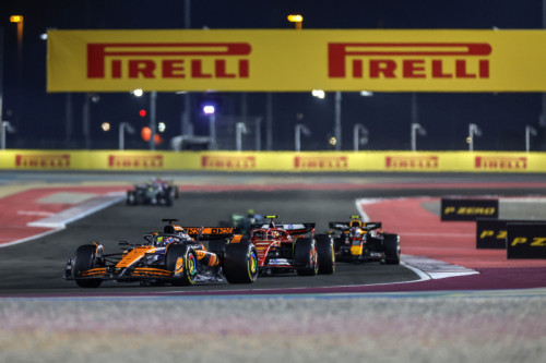 500_oscarpiastrimclarenmcl38leadscarlossainzferrarisf-24
