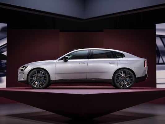 343506_Volvo_ES90_reveal_event