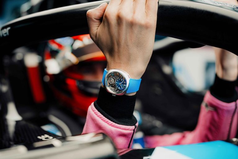 LDRkP79dolwm-images-lq-TEASER_BWT Alpine F1 Team - The fusion of precision, elegance, and mechanic performance (5)
