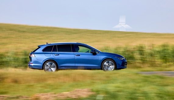 DER VW GOLF VARIANT R-LINE IST DYNAMISCH UND GERÄUMIG