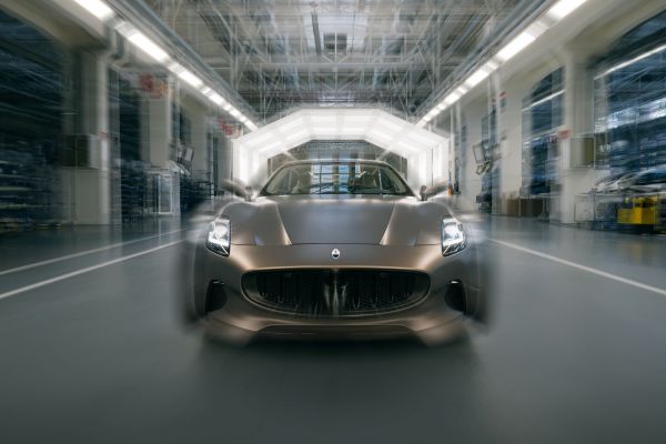 Original-26226-07-maserati-granturismo-110-anniversario-officine-fuoriserie-maserati