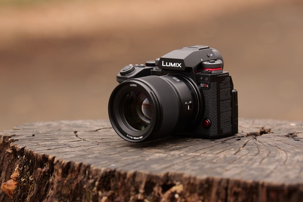 lumix-camera-DC-S1IIE-lifestyle-images-2