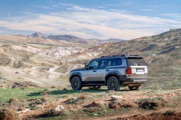 Toyota_Land_Cruiser_Hybrid_48V_01